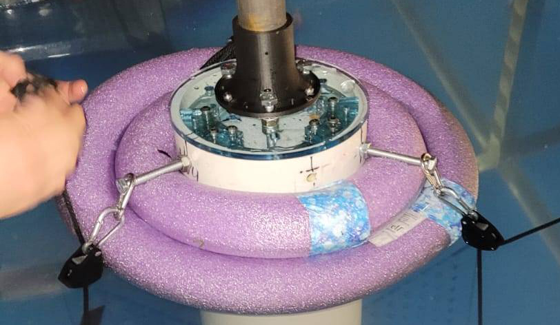 foundation with additional mooring lines and floaty